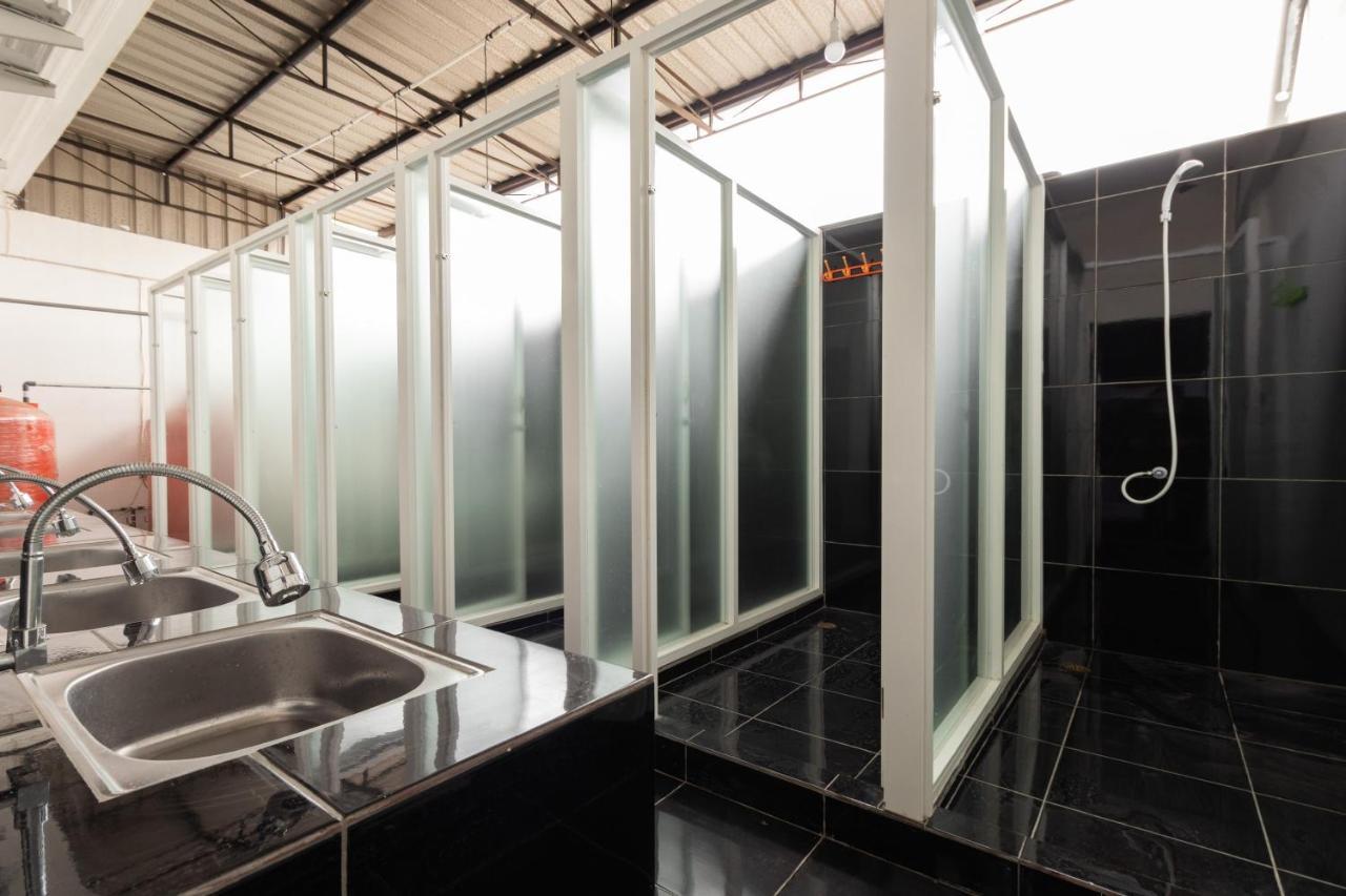 RedDoorz near Sun Plaza Medan 2 Hotel Bagian luar foto