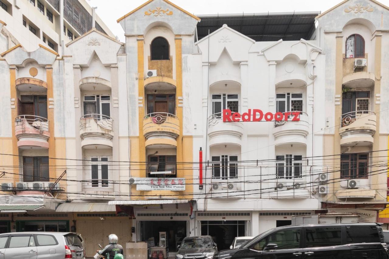 RedDoorz near Sun Plaza Medan 2 Hotel Bagian luar foto