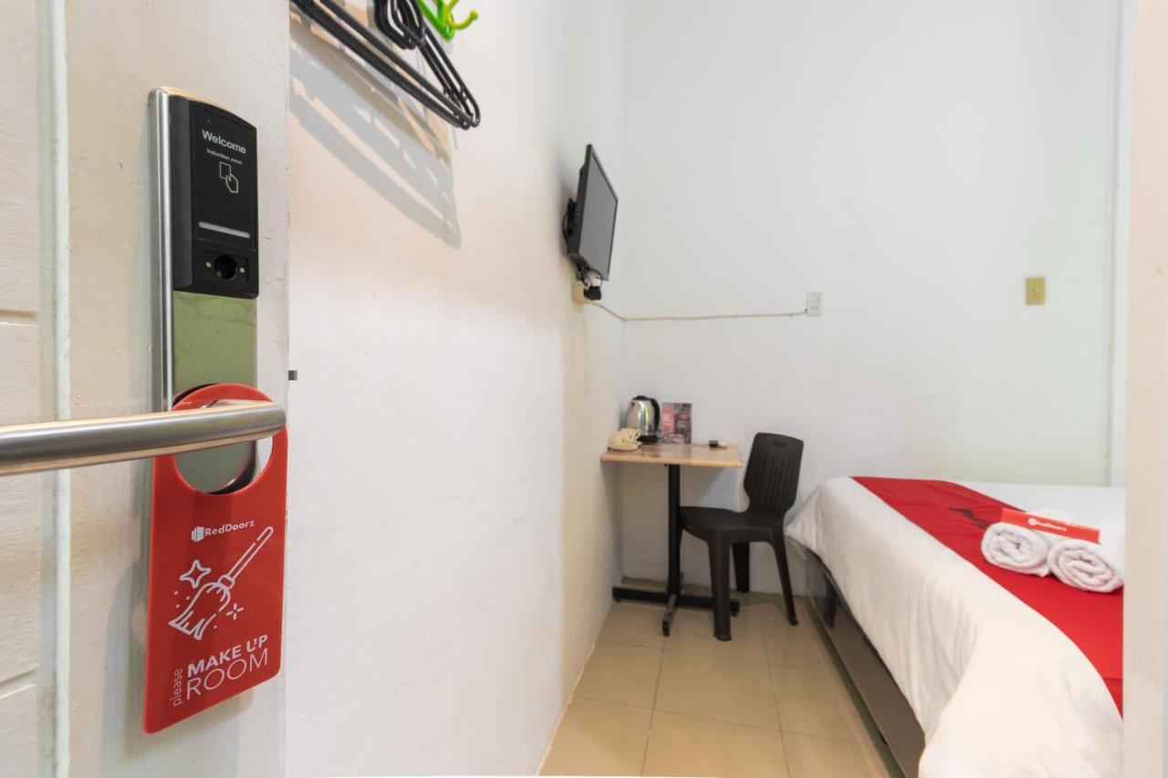 RedDoorz near Sun Plaza Medan 2 Hotel Bagian luar foto